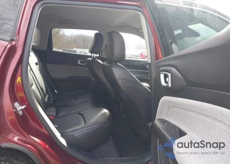 2022 Jeep Compass Latitude Lux 4X4 from USA, damaged, VIN 3C4NJDFB3NT186243